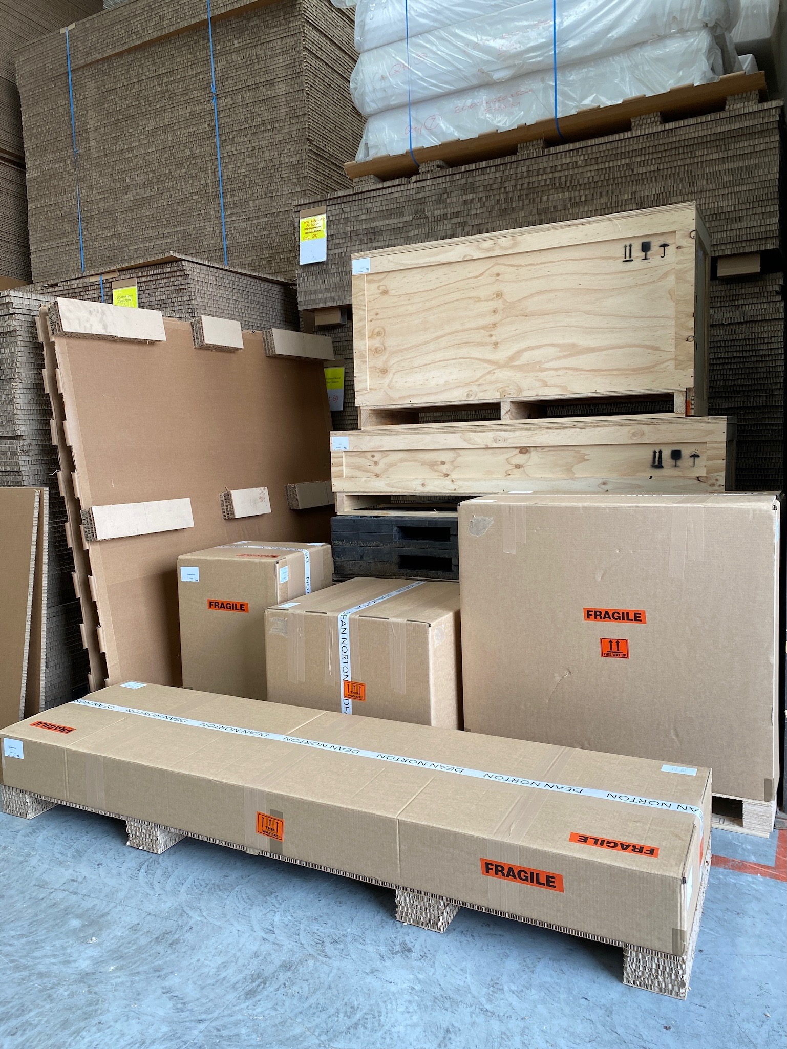 Custom Rebul honeycomb crates and cardboard boxes stacked in warehouse for secure product shipping.