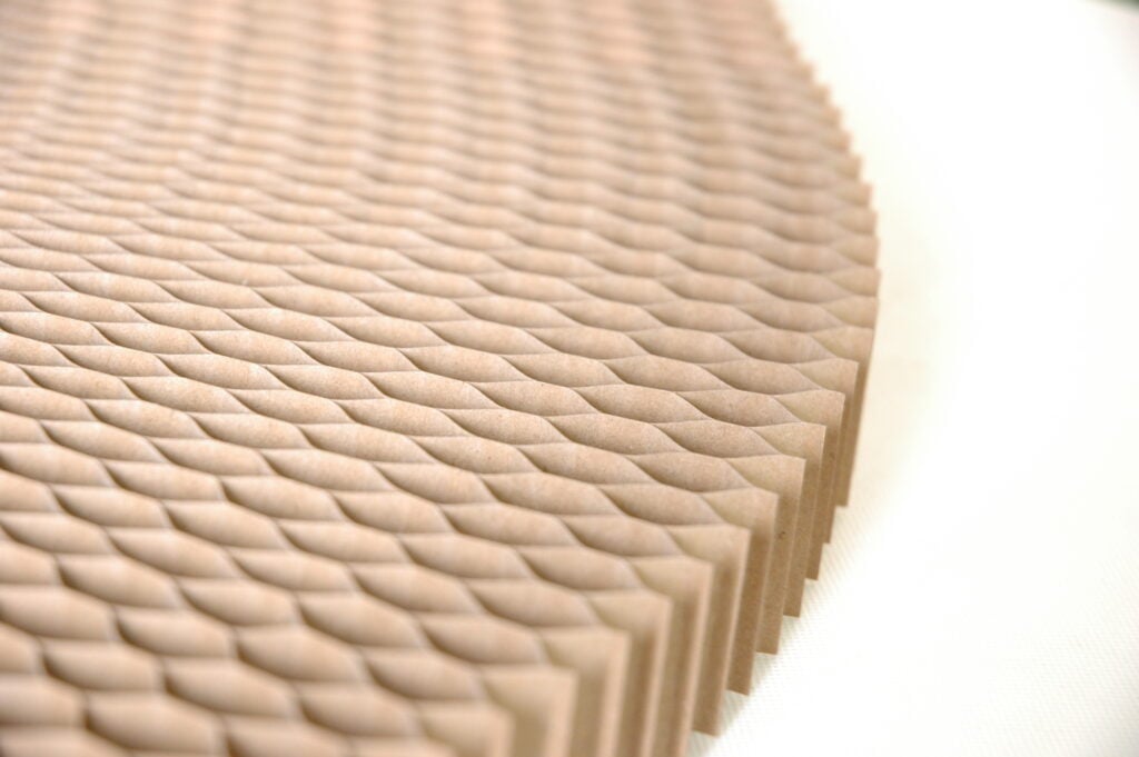 Close-up view of Rebul honeycomb board’s hexagonal paper core structure, showcasing lightweight strength and impact-resistant engineering.